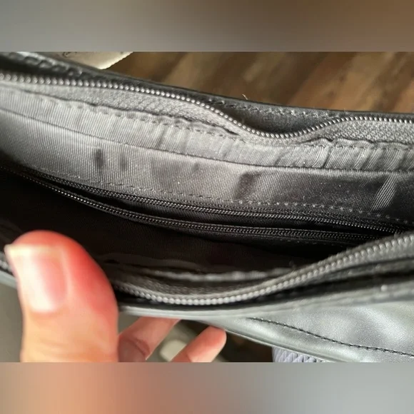 Black Guess Purse - Picture 5 of 8